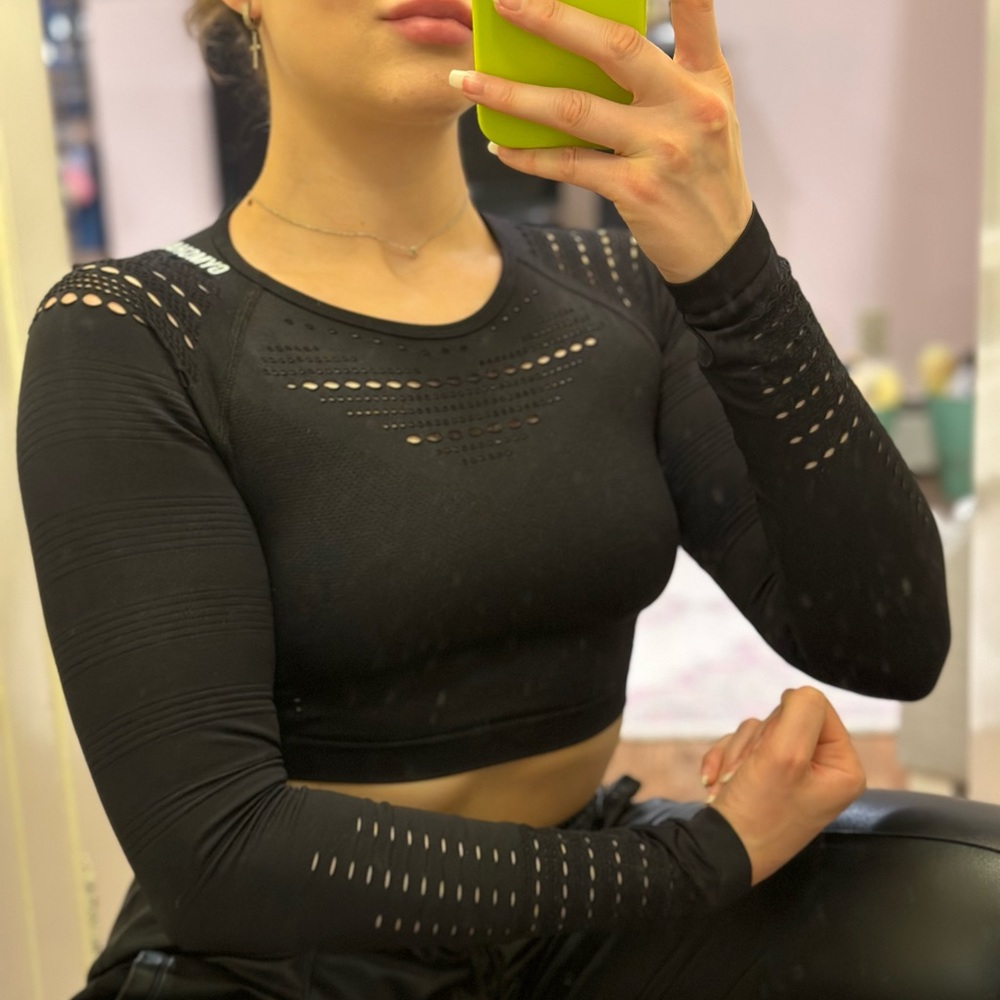 Gymshark black long sleeve crop top